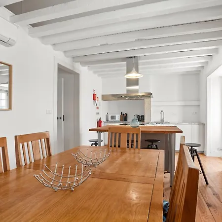 아파트 Spacious & Luxurious Penthouse In The Heart Of