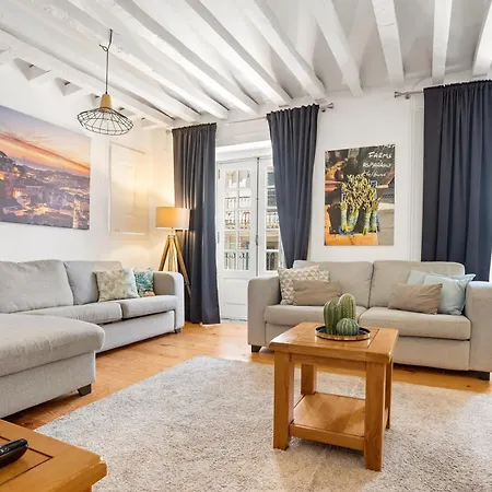 Spacious & Luxurious Penthouse In The Heart Of 아파트 *