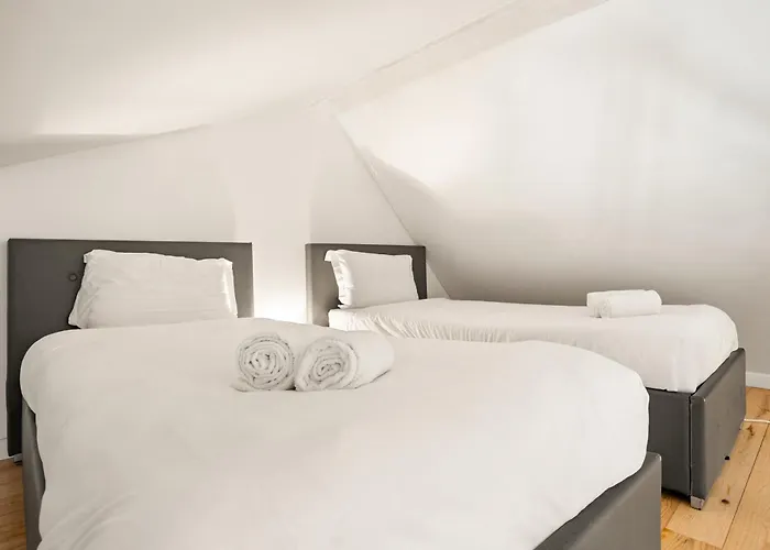 Spacious & Luxurious Penthouse In The Heart Of