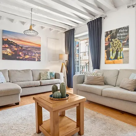 Spacious & Luxurious Penthouse In The Heart Of