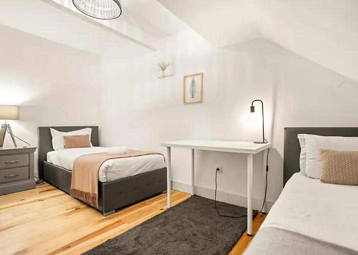 Spacious & Luxurious Penthouse In The Heart Of *