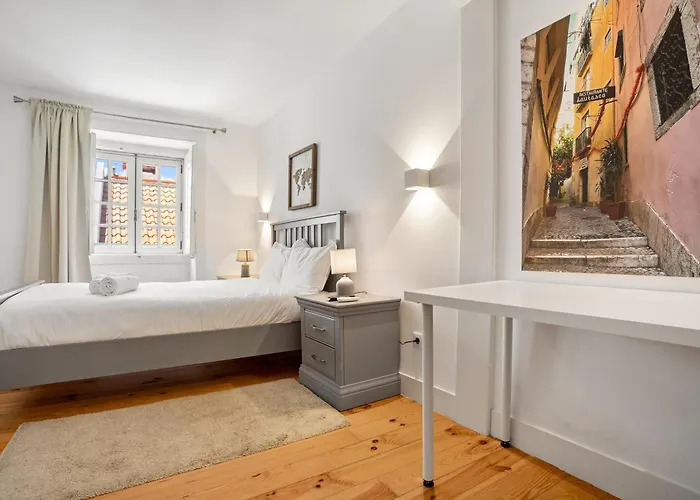 Spacious & Luxurious Penthouse In The Heart Of *