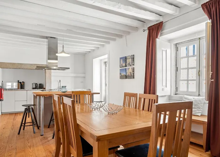 Spacious & Luxurious Penthouse In The Heart Of *