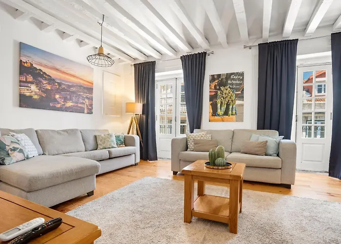 Spacious & Luxurious Penthouse In The Heart Of 아파트 *