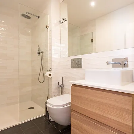Spacious & Luxurious Penthouse In The Heart Of דירה *