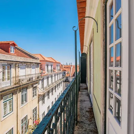 Spacious & Luxurious Penthouse In The Heart Of Lisbon