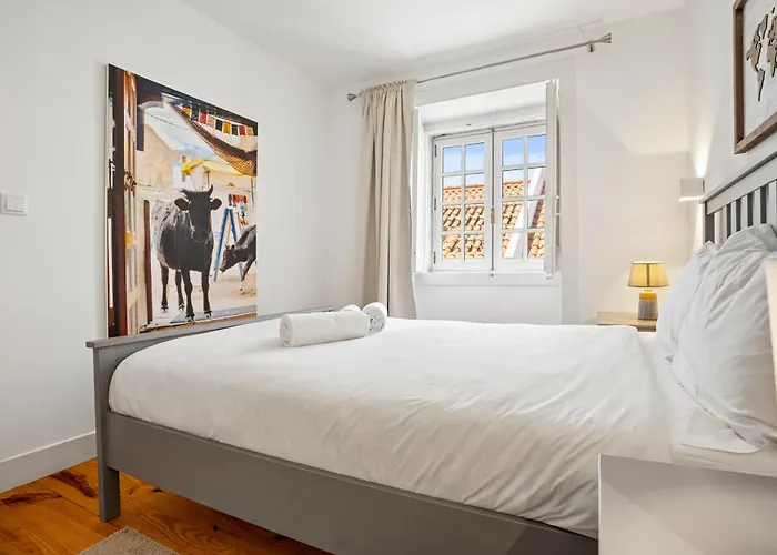 Spacious & Luxurious Penthouse In The Heart Of