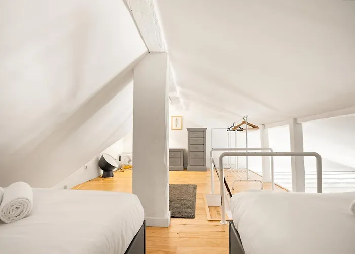 Spacious & Luxurious Penthouse In The Heart Of