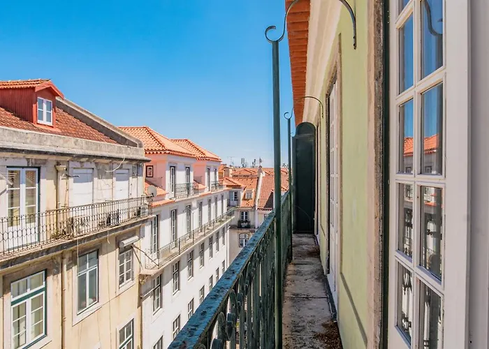Spacious & Luxurious Penthouse In The Heart Of Lisbon