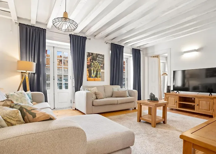 Apartment Spacious & Luxurious Penthouse In The Heart Of *